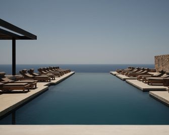 Gundari - Folegandros - Pool