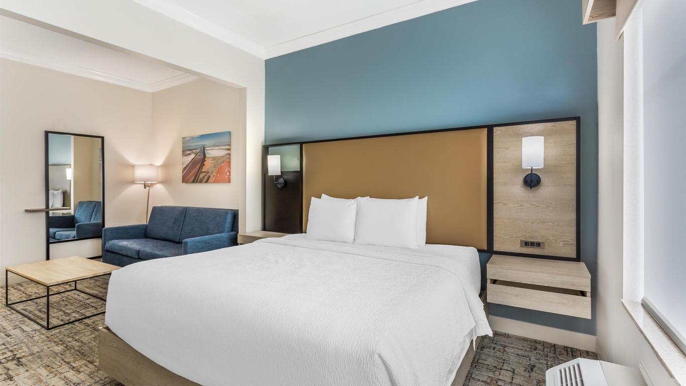 Best Western Plus Airport Inn & Suites