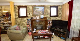 Ambassador B&B Guest Home - Stratford - Living room