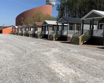 Tiny Homes for Rent, minutes to the Casino, Golf Course & Water Park. - Philadelphia - Gebäude