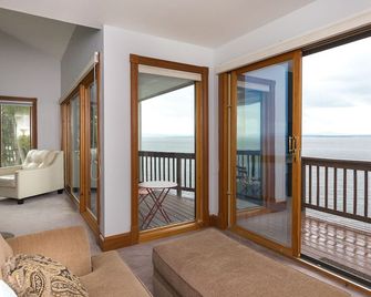 Luxury Lakefront Getaway - Grand Isle - Balcony