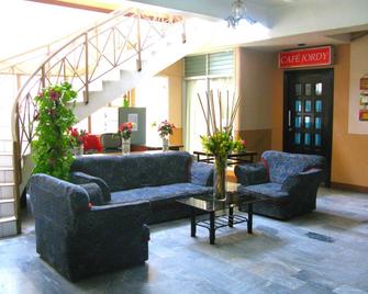 Gv Hotel Davao - Dávao - Recepción