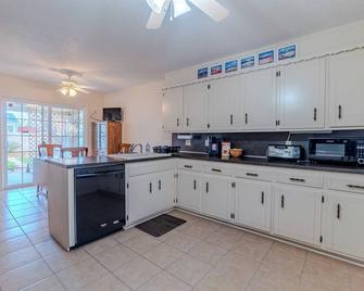 Spacious Southwestern Style 3-Bedroom Home Near Enmu/Rgh - Portales - Cuisine