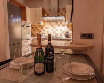 Vacation House Genoa Pegli - car parking - 2 steps from the sea - Genoa - Kitchen