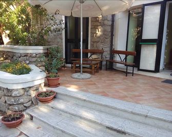 Hotel Bosco Selene - Lanusei - Patio
