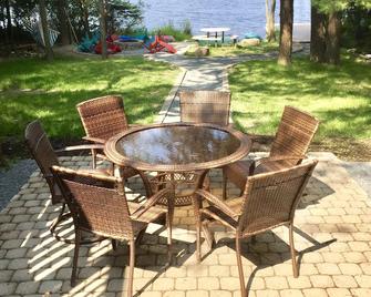 Lakefront w Sauna/Hot Tub/Boats/Beach/Firepit/Pool table,close to Kalahari & Ski - Pocono Summit - Patio