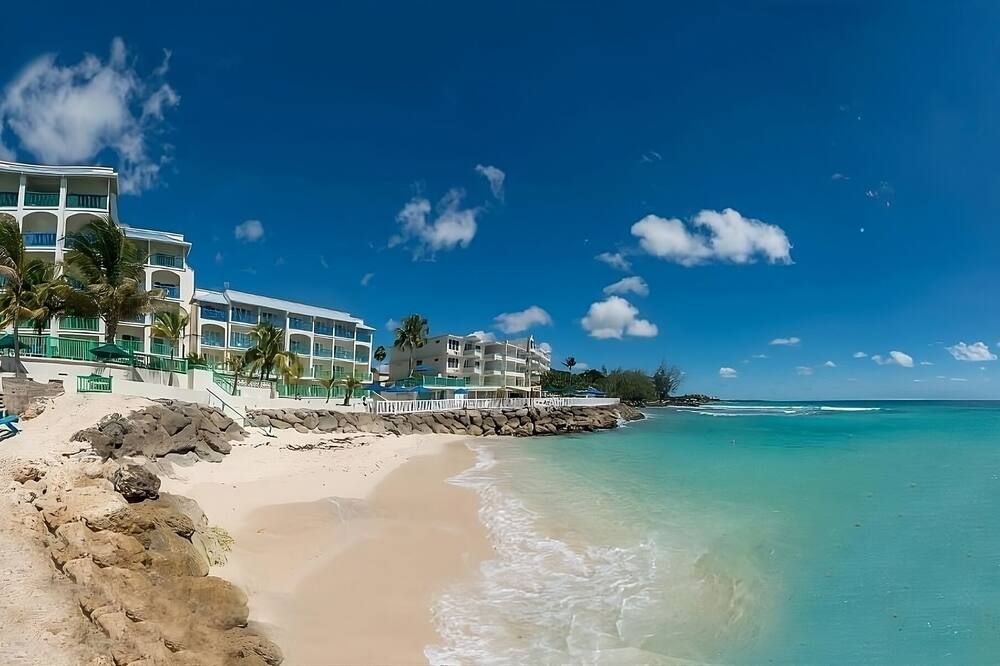 Perfect Beach Getaway in Barbados! Balcony, Outdoor Pool, Free Parking! - Oistins - Pláž