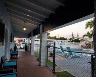 Adobe Hacienda Motel - Hollywood