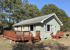 House Near Beautiful Castle Rock Lake/30 Minutes From Wisconsin Dells - Friendship - Building