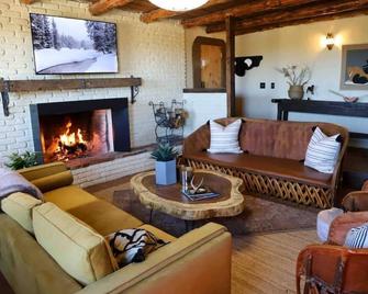 Casita Mistica A Southwest Adobe Field Home - Nogal - Living room
