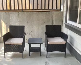 Cozy Beachside 2-Bedroom Retreat near Pier - White Rock