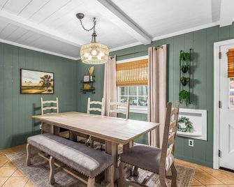 3-bedroom house in beautiful High Point with hot tub - High Point - Spisestue