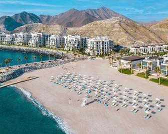 Capital Stay- Private Two Bed Apartment - The Address Beach Resort Residences Fujairah - Fujairah - Beach