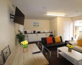 Annex at 29B St Ann's - Rotherham - Living room