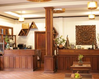 Royal Peacock Boutique Hotel - לואנג פראבאנג - דלפק קבלה