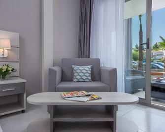 Dionysos Hotel & Suites - Κασσάνδρεια