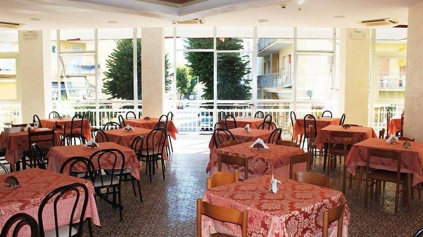 هوتل فيليني