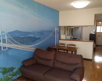 56 JapaneseWesternstyle room LDK Cleaning 1 - New 56m2 JapaneseWestern style room LDK 3 nights discount 1 free parking cleaning fee 4 minutes walk from Ota station Capacity 5 people B201 / Takamatsu Kagawa - Takamatsu - Living room