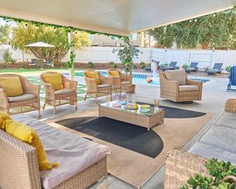Entire Mountain Oasis Home - Hemet - Patio