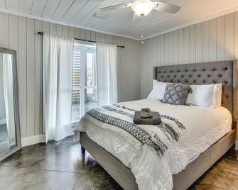 Tranquil Gantt Lake Home w/ Deck & Patio! - Andalusia - Bedroom