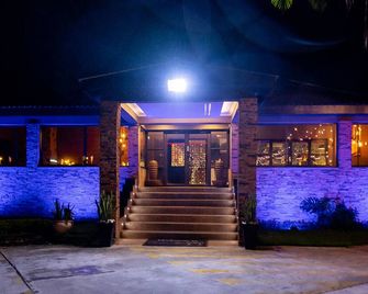 Casa Mia Lodge & Restaurant - Блантире - Будівля