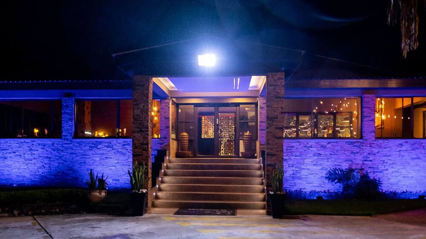 Casa Mia Lodge & Restaurant