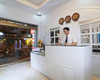 Hanoi Brother Inn & Travel - Hanoi - Front desk