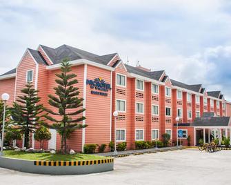 Microtel by Wyndham Eagle Ridge - Trece Martires - Building