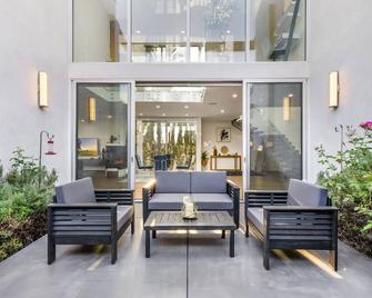 Lindenhurst - Los Ángeles - Recepción