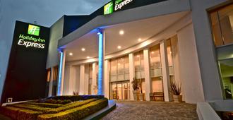 Holiday Inn Express Toluca - Toluca - Edifício