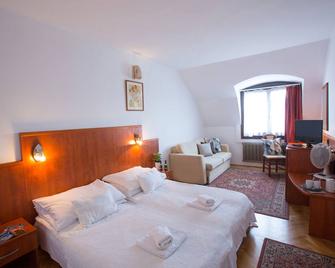 Helios Hotel Apartments - Budapest - Bedroom