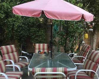 Sunshine La Bnb - Van Nuys - Patio