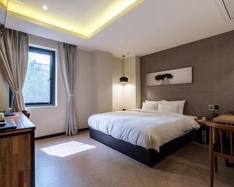 Hotel Marcher - Busan - Bedroom