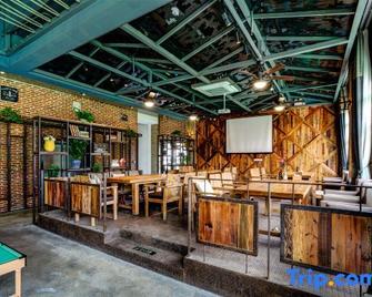 Momo Hostel - Huzhou