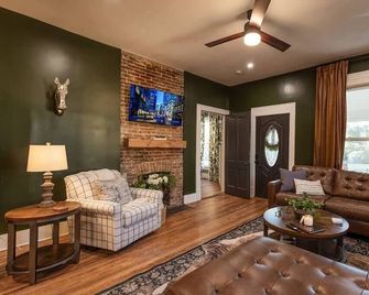 “Bourbon Trail Beauty” - Lawrenceburg - Sala de estar