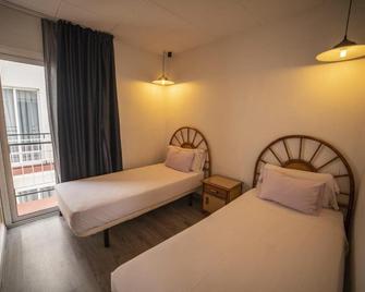 Apartaments Atzavara - Calella - Habitación