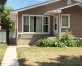 Close to Downtown 3 Bedroom Duplex - Lethbridge - Building