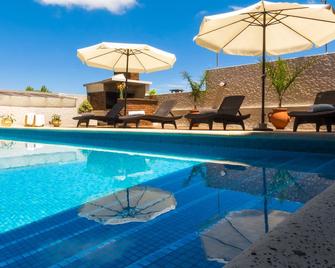 Hotel Royal - Colonia del Sacramento - בריכה