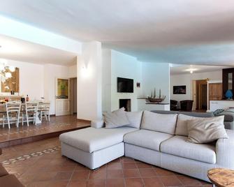 Villa 6 Camere Bagni, Piscina, Wifi, Ani - Neviano - Sala de estar
