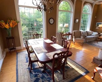 Large country home for family and friends retreats. - Scotsburn - Comedor