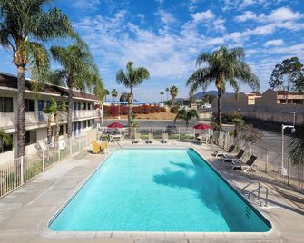 Motel 6 Riverside West Jurupa Valley - Jurupa Valley - Pileta