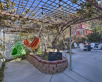 On-Site Trails! Hot Tub Hideaway in Zion Area - Hurricane - Patio