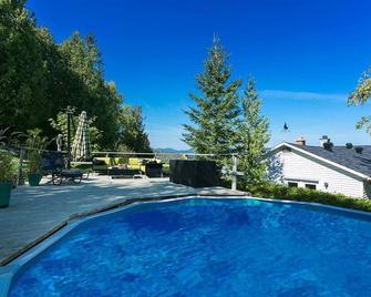 241 - La Côte Fleurie - Les Immeubles Charlevoix - La Malbaie - Pool