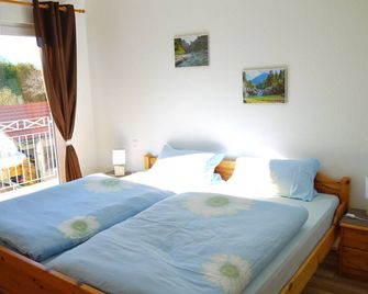 Modernly furnished apartment on the upper floor in absolute calm. - Schwangau - Bedroom