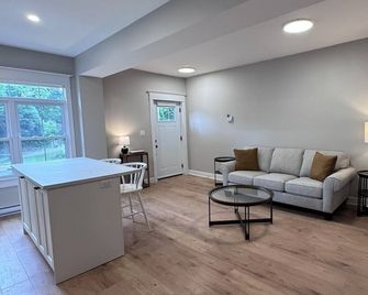 Urban Oasis with Full Amenities in the Heart of Sault Ste. Marie - Sault Ste Marie - Living room