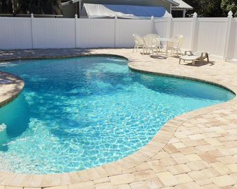 Studio Room Naples in Fort Myers/House Villa Barra - פורט מאיירס - בריכה