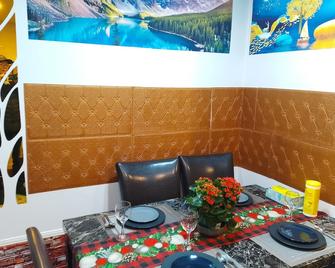 Rocky Guest House - Rocky Mountain House - Їдальня