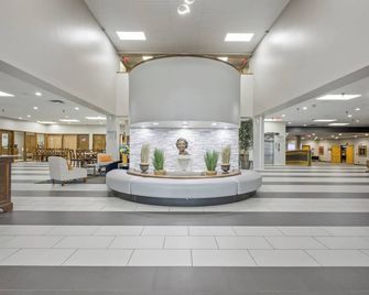 Crossroads Hotel and Huron Event Center - Huron - Lobby