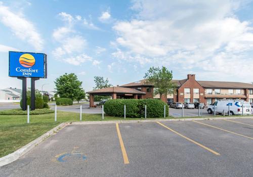 Comfort Inn Trois Rivieres 3 326 4 3 4 1 Trois Rivieres Hotel Deals Reviews Kayak
