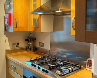 19 Station Road - Henley-on-Thames - Kitchen